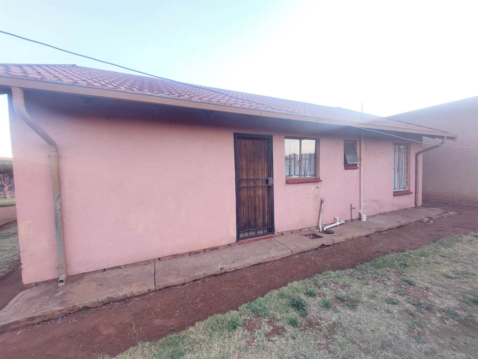 3 Bed House in Sebokeng Zone 17 photo number 2