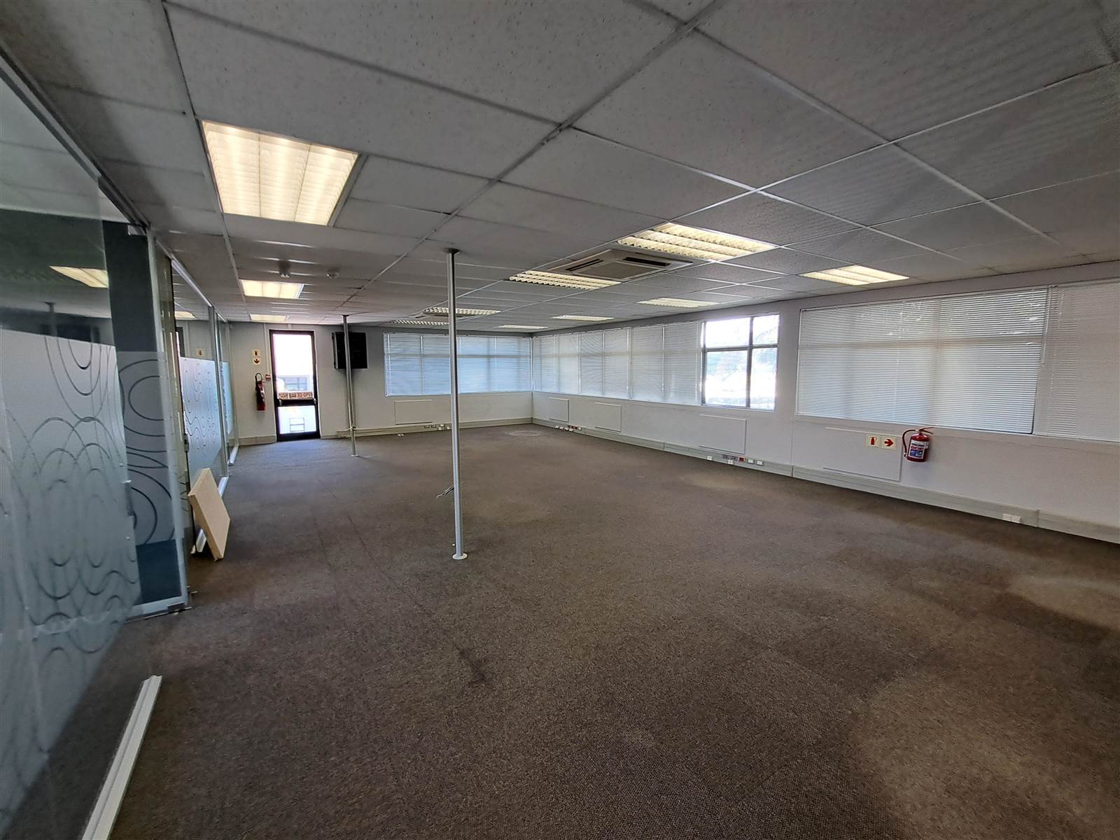 337  m² Commercial space in Parow North photo number 10