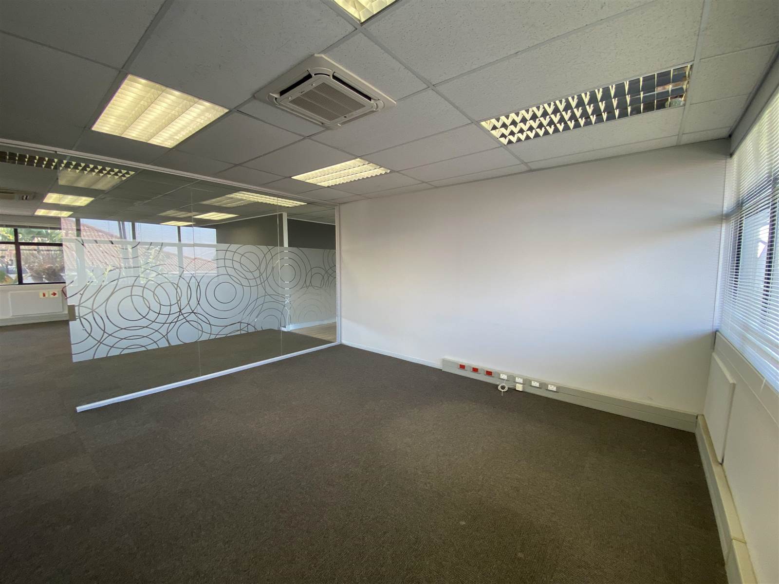 337  m² Commercial space in Parow North photo number 17