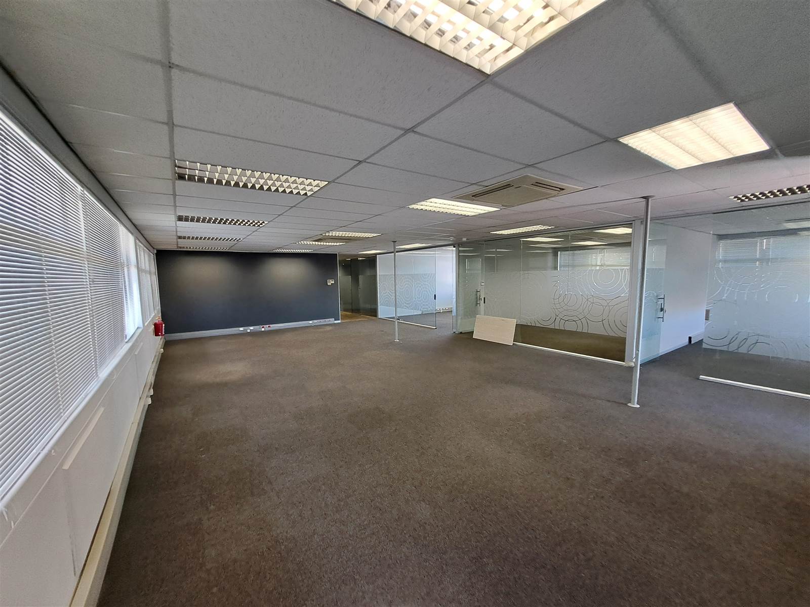 337  m² Commercial space in Parow North photo number 11