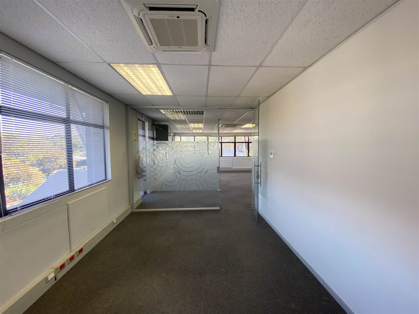 337  m² Commercial space in Parow North photo number 19