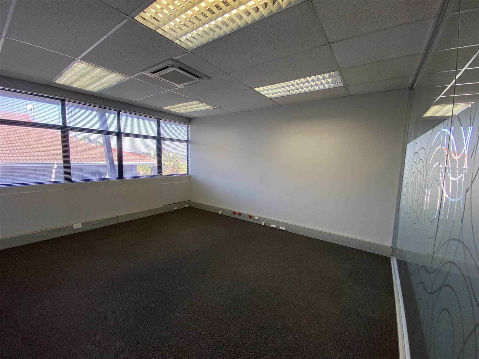 337  m² Commercial space in Parow North photo number 20