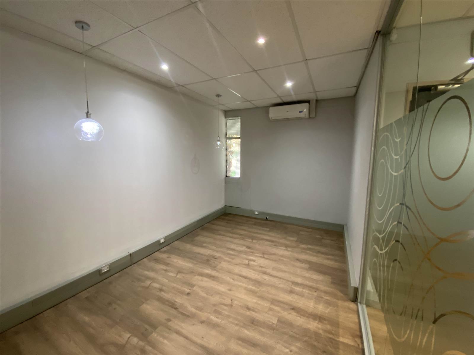 337  m² Commercial space in Parow North photo number 7