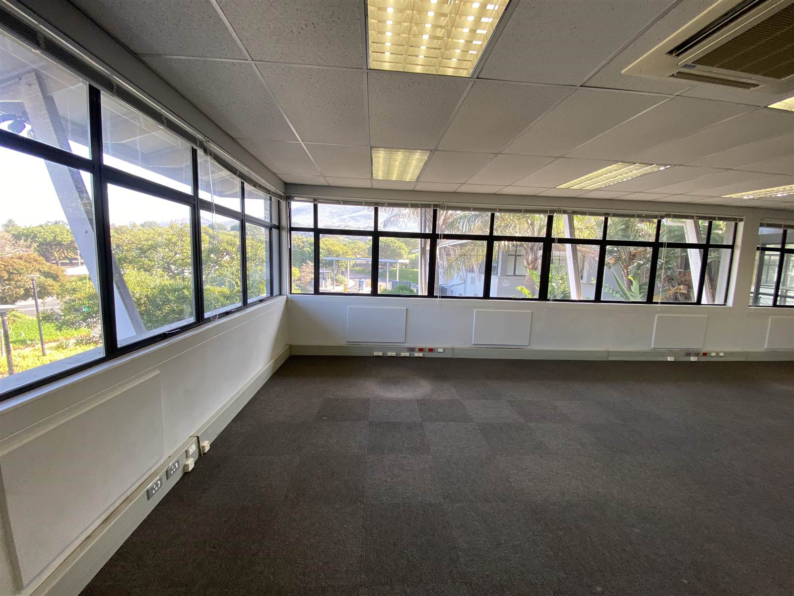 337  m² Commercial space in Parow North photo number 23