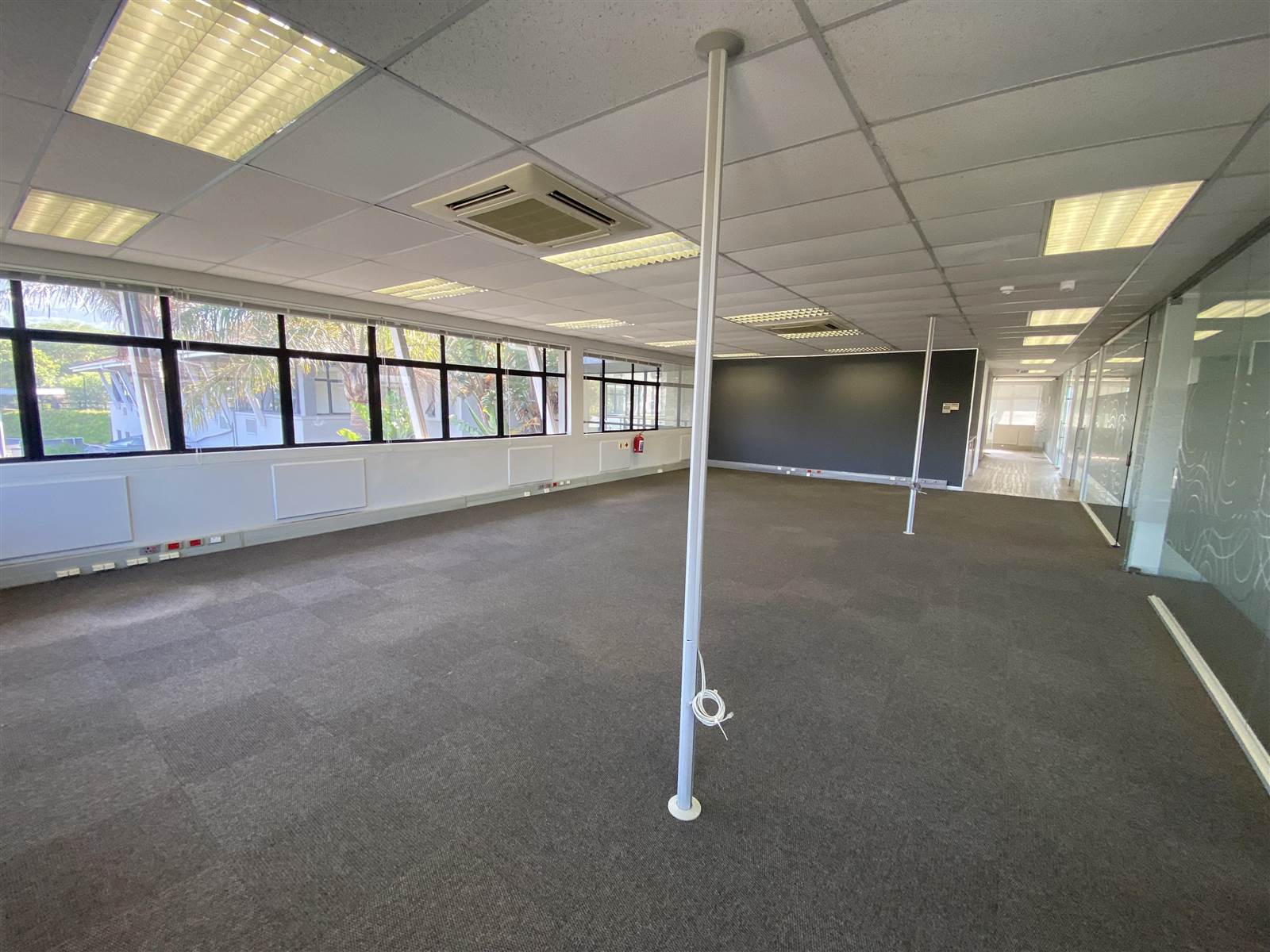 337  m² Commercial space in Parow North photo number 18