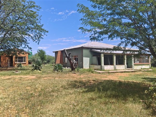 4.3 ha Smallholding in Bloemfontein Farms