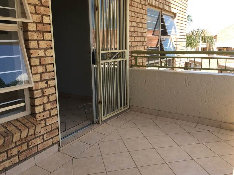 2 Bed Apartment in Rooihuiskraal North photo number 15