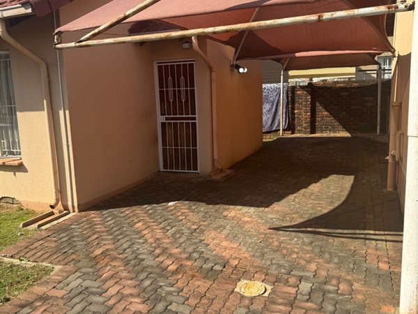 2 Bedroom Townhouse 2 Bedroom Townhouse