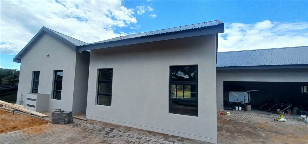 4 Bed House in Kathu photo number 16