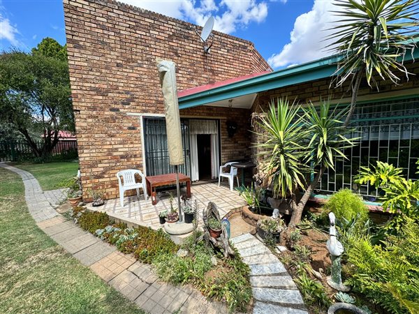 1 Bedroom Flat 1 Bedroom Flat
