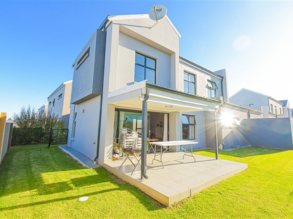 3 Bedroom Duplex 3 Bedroom Duplex