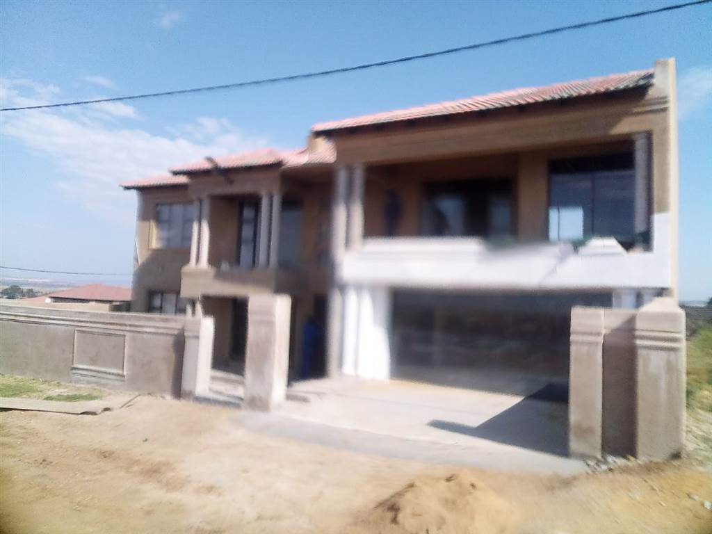 6 Bed House in Mohlakeng photo number 1