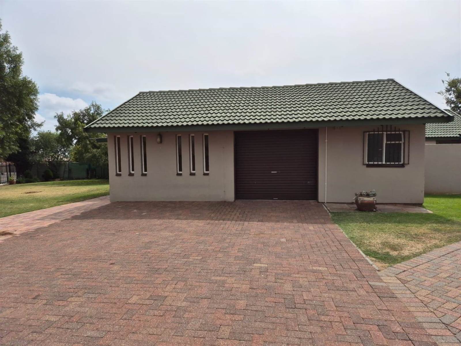 3 Bed House in Secunda Central photo number 2