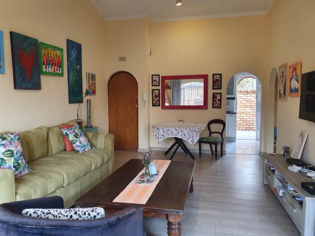 1 Bed Townhouse in Corlett Gardens photo number 9
