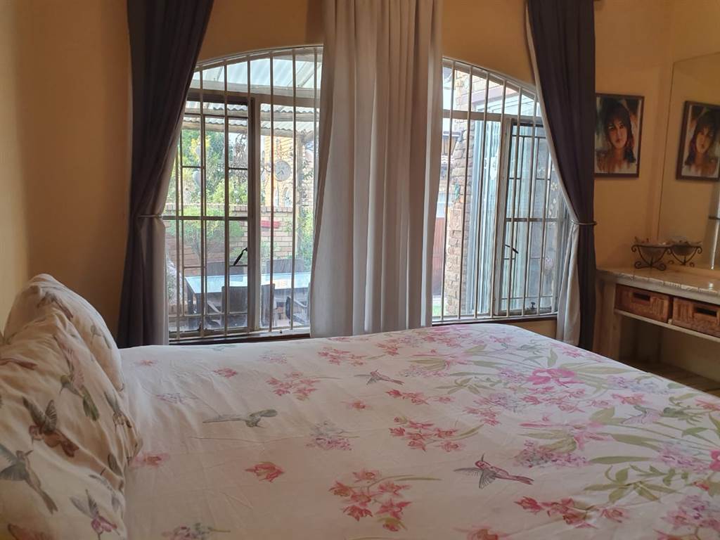 1 Bed Townhouse in Corlett Gardens photo number 16