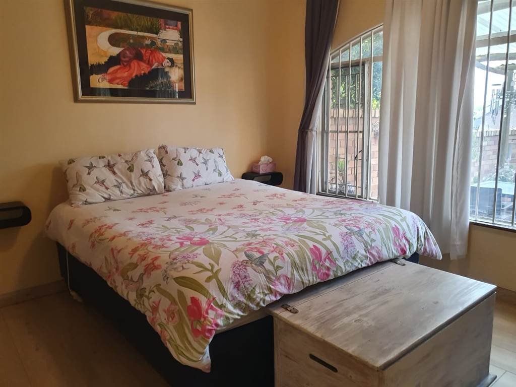 1 Bed Townhouse in Corlett Gardens photo number 14
