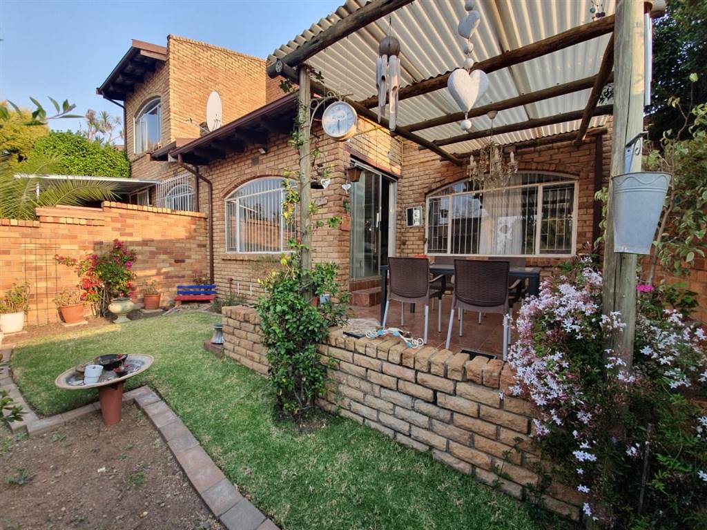 1 Bed Townhouse in Corlett Gardens photo number 1