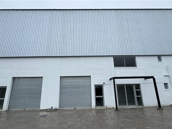 210  m² Commercial space