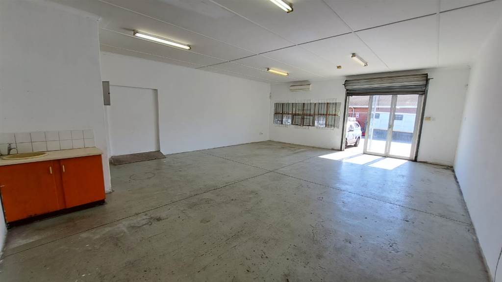 80  m² Commercial space in Richem photo number 3