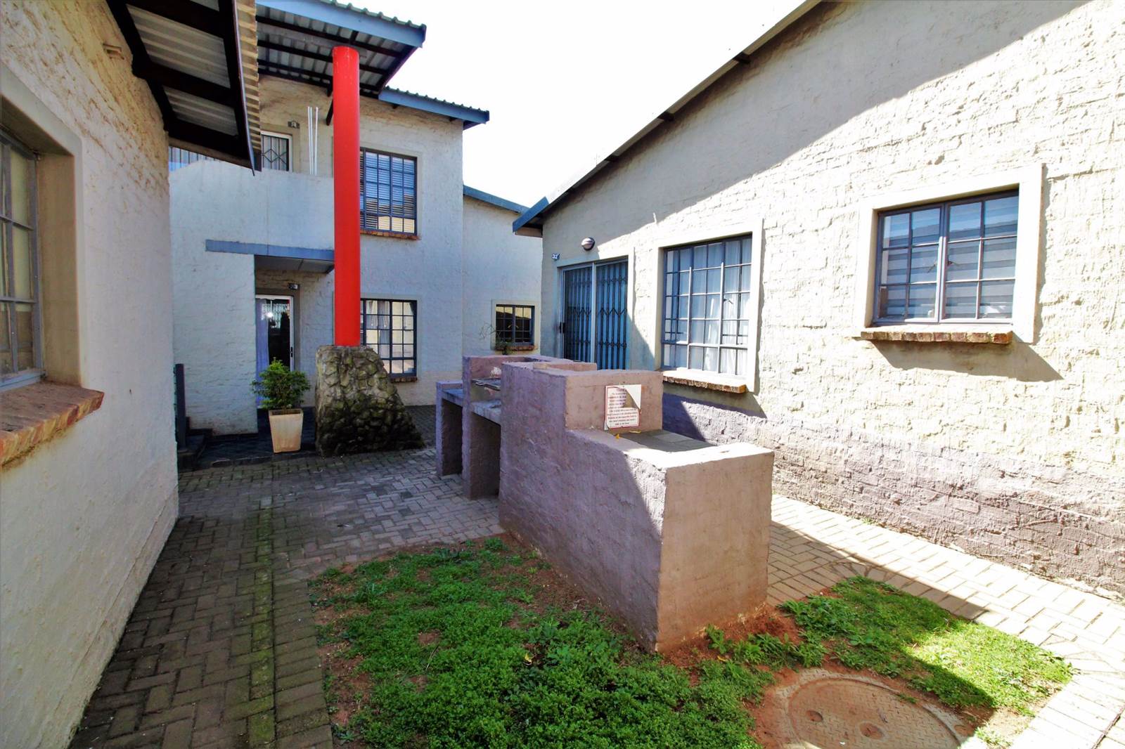 1 Bed Apartment in Witbank Central photo number 6