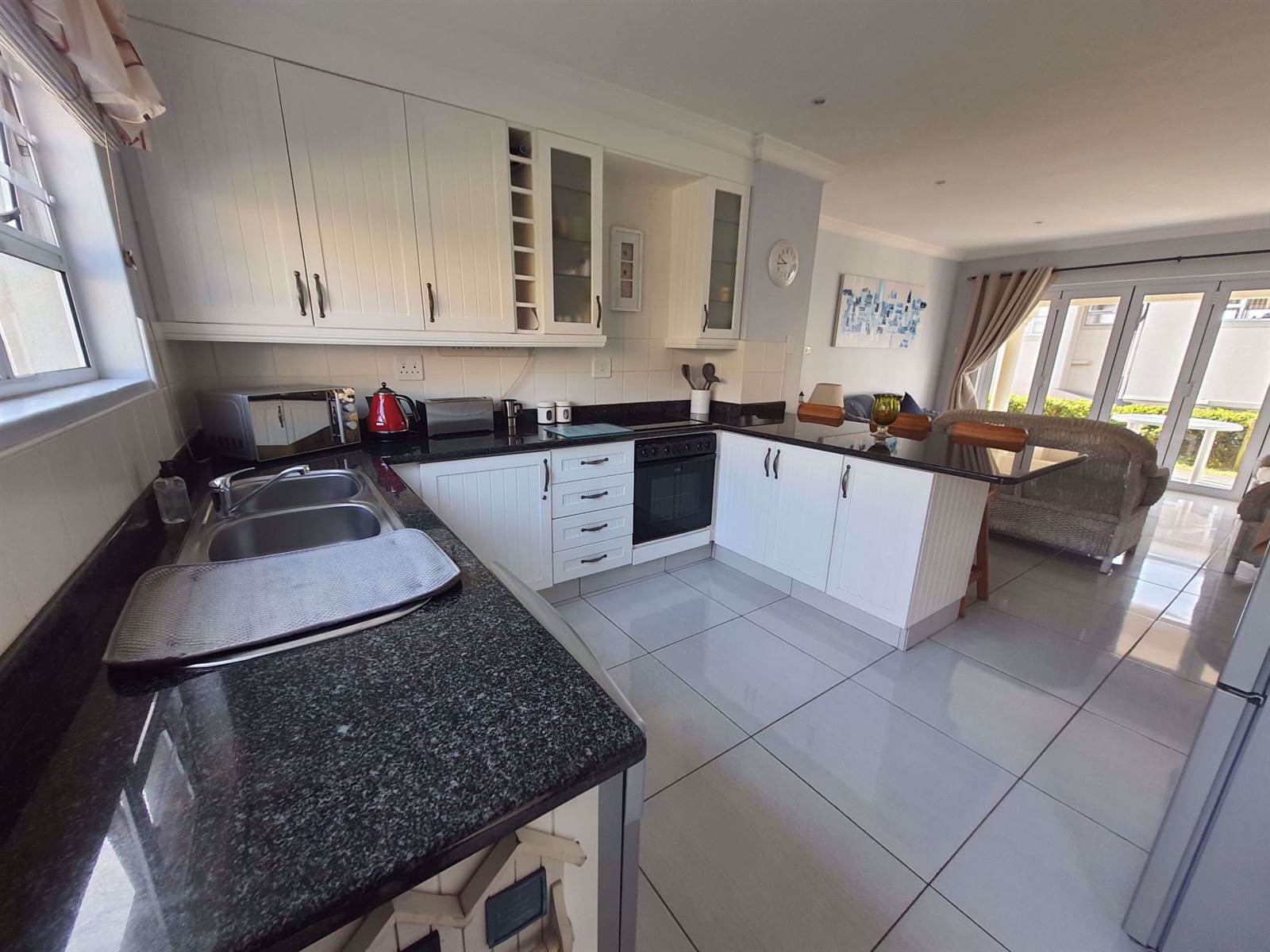 3 Bed Apartment in Melville photo number 7
