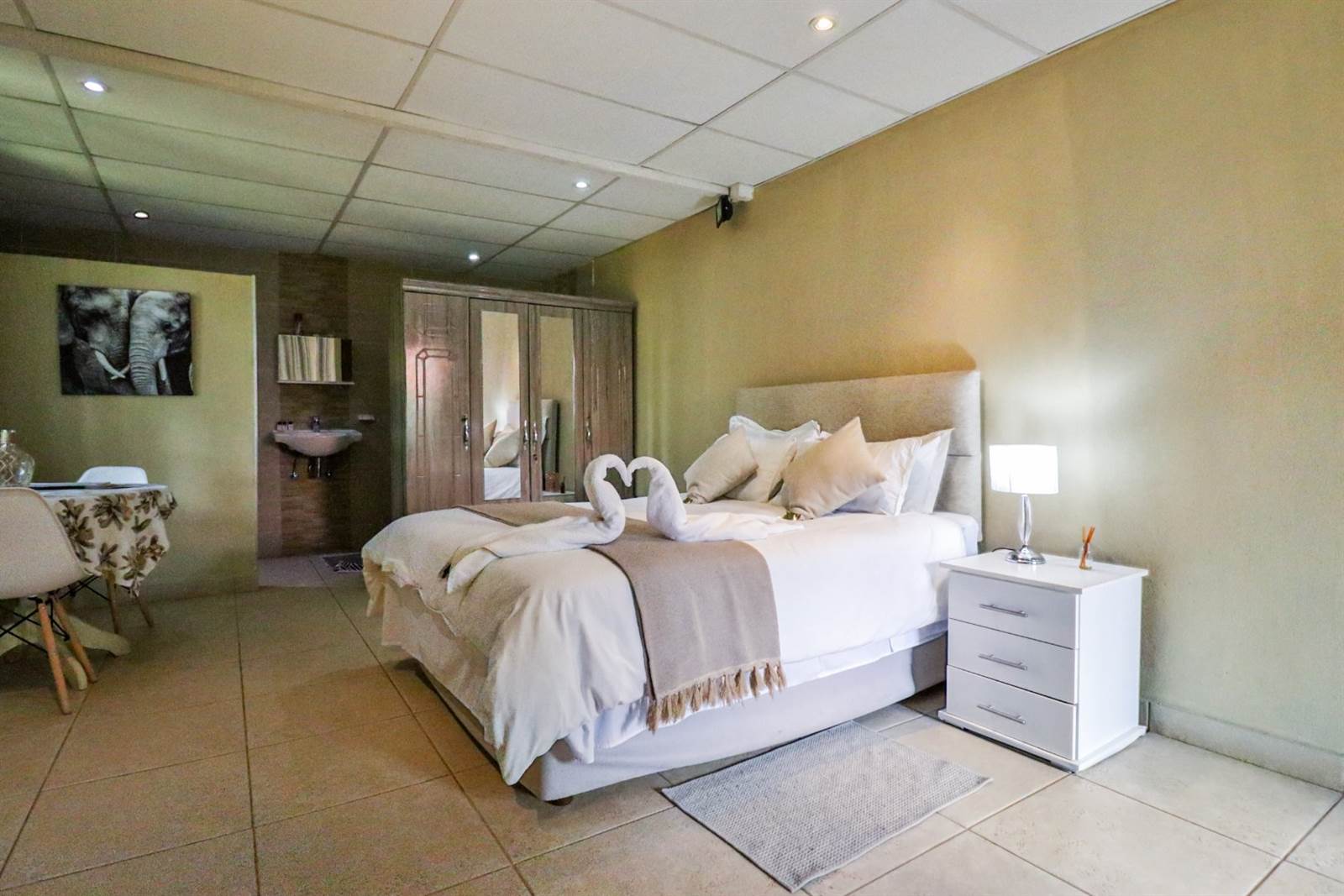 15 Bed House in Hartbeespoort Dam photo number 4