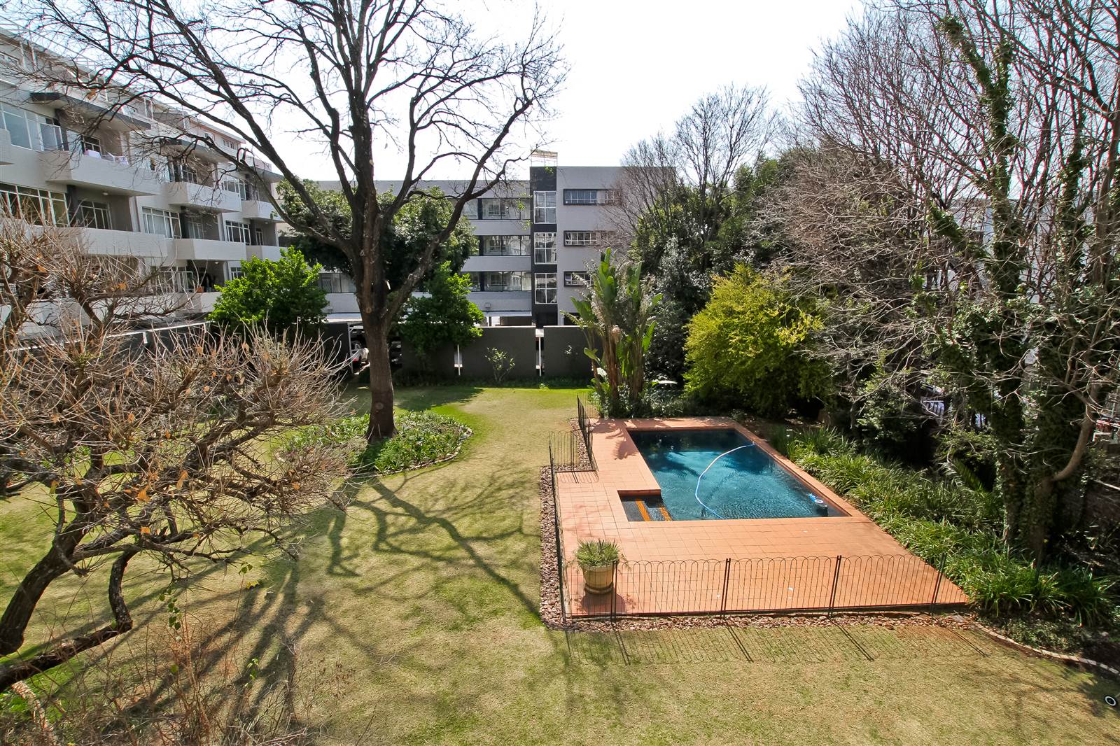 1 Bed Apartment in Illovo photo number 2