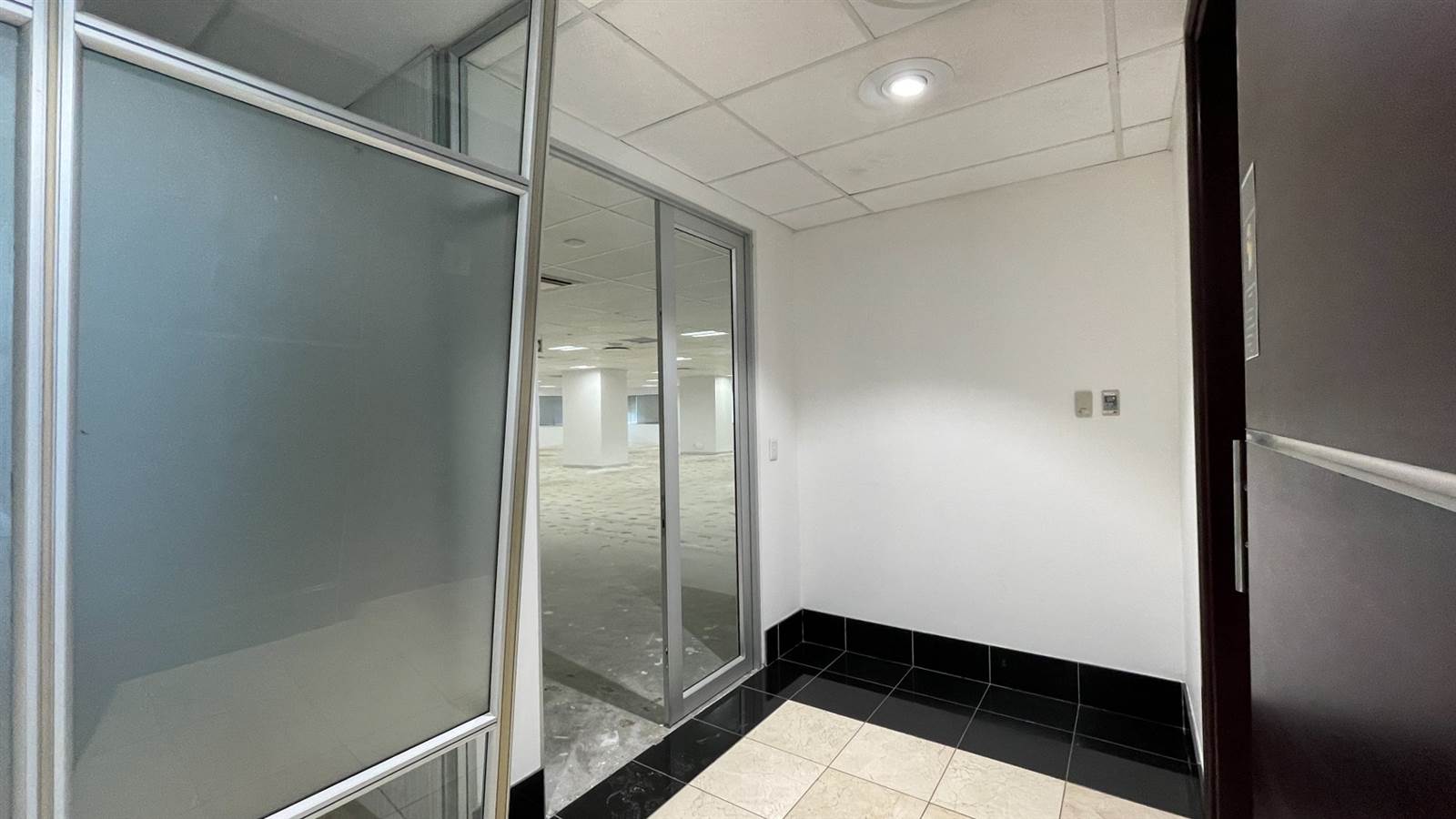 700  m² Commercial space in Woodmead photo number 4