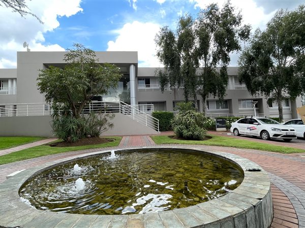 700  m² Commercial space in Woodmead