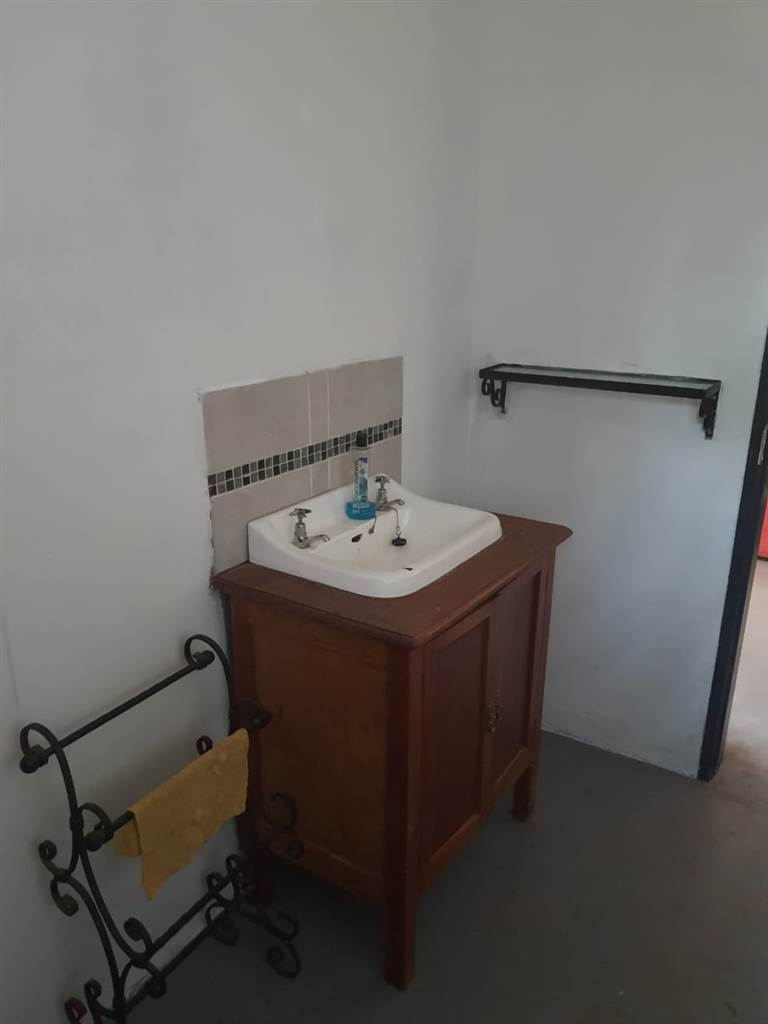 1 Bed Flat in Grootfontein Estate photo number 8