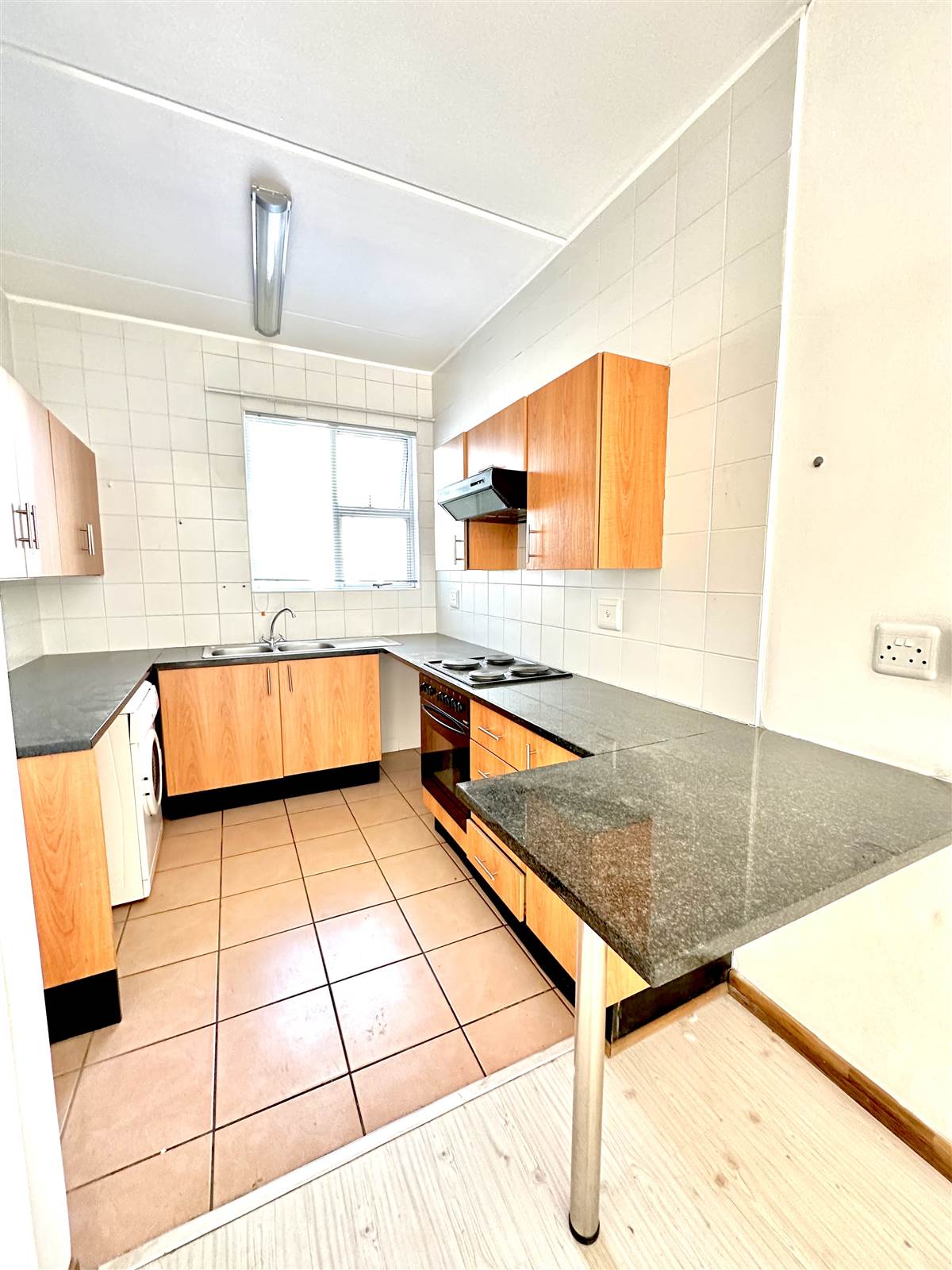 2 Bed Apartment in Bryanston East photo number 2