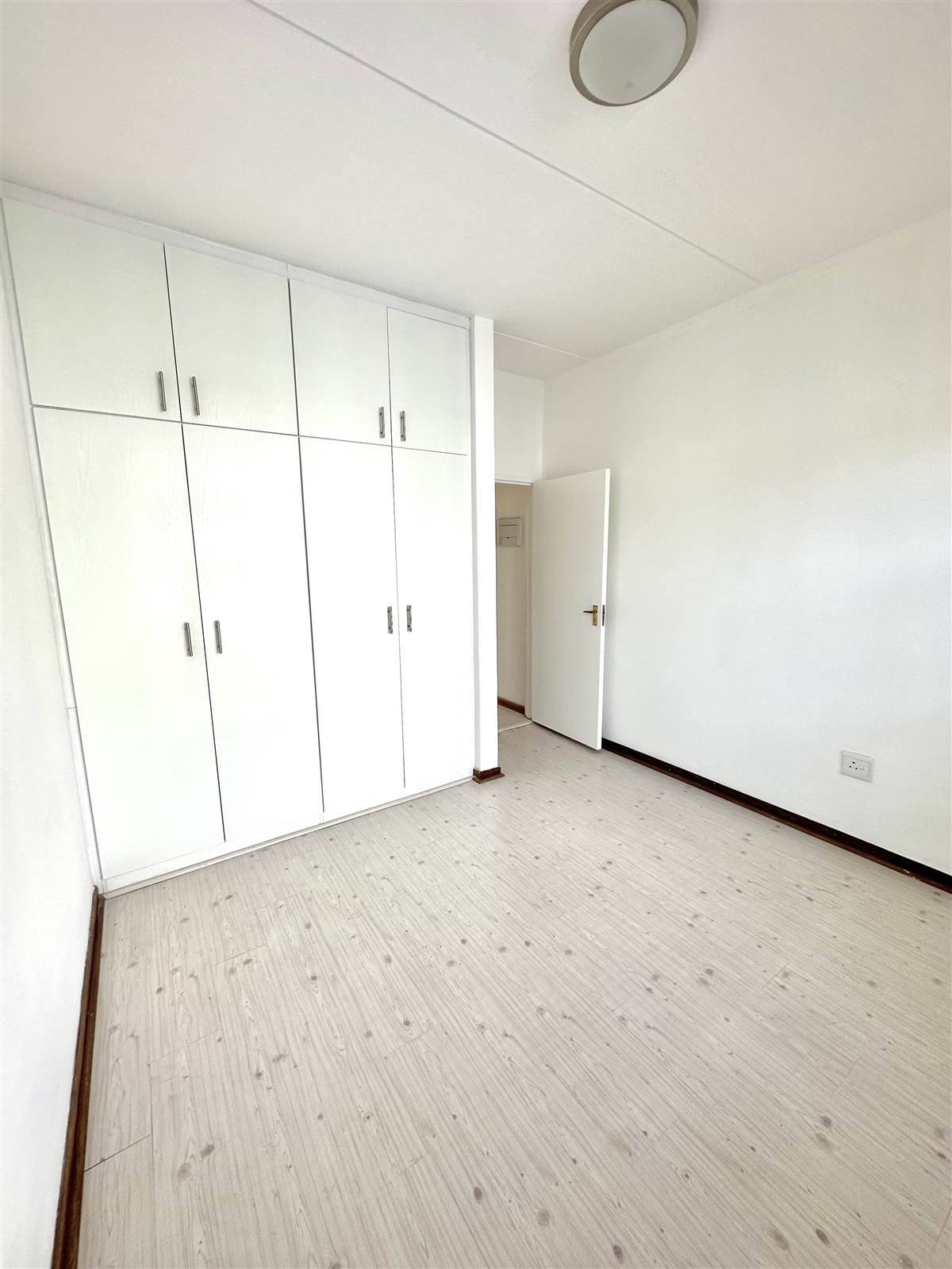 2 Bed Apartment in Bryanston East photo number 6