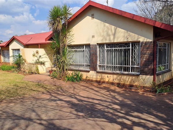 4 Bedroom House 4 Bedroom House