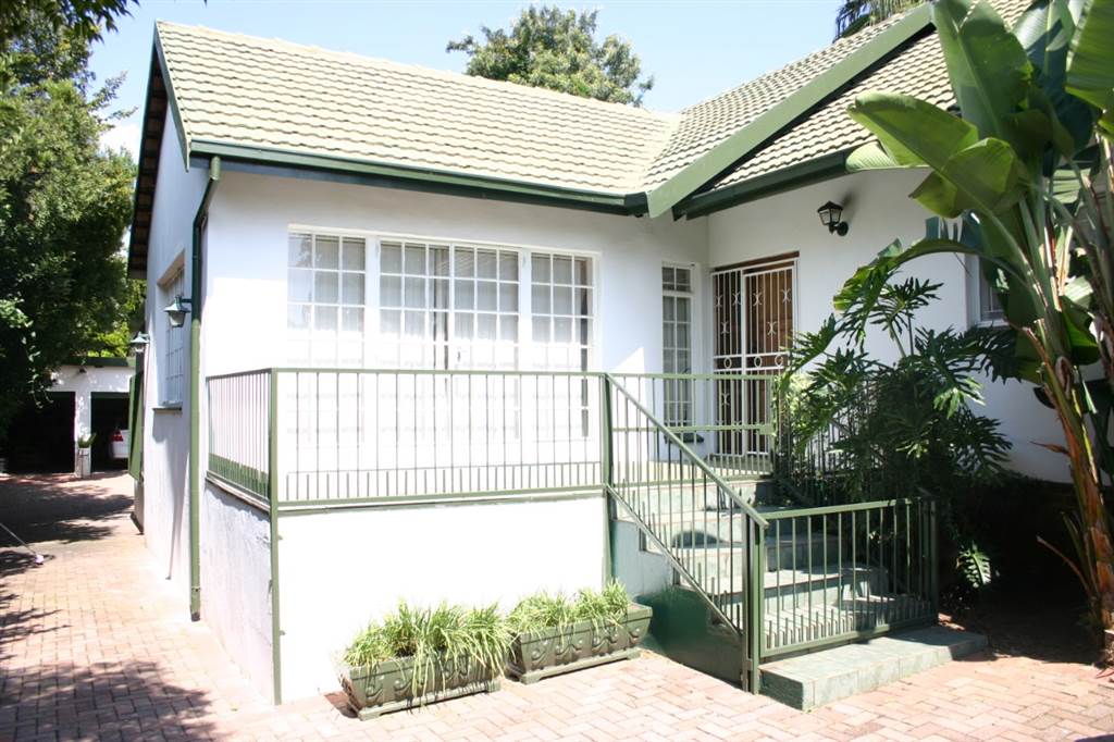 3 Bed House in Garsfontein photo number 16
