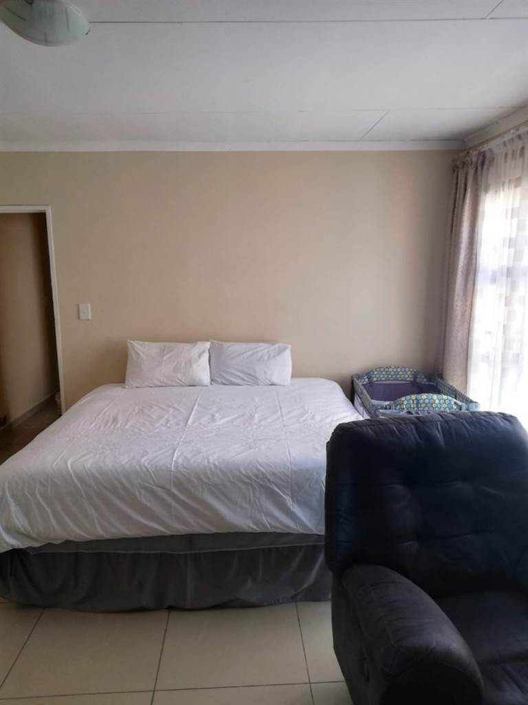 3 Bed House in Klipspruit photo number 15