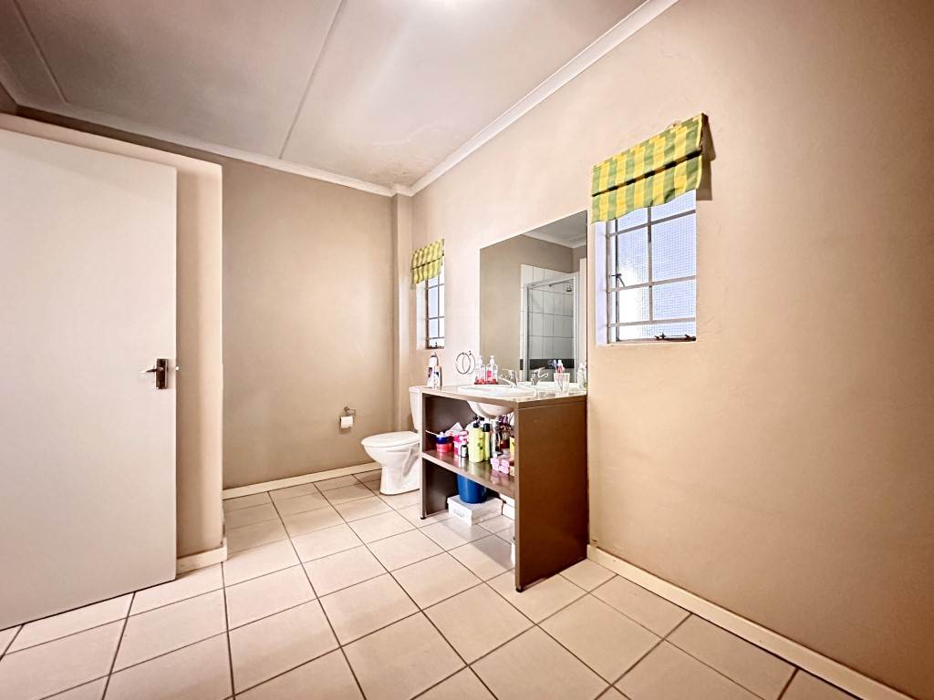 3 Bed Simplex in Douglasdale photo number 13