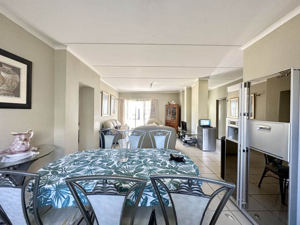 3 Bed Simplex in Douglasdale photo number 11