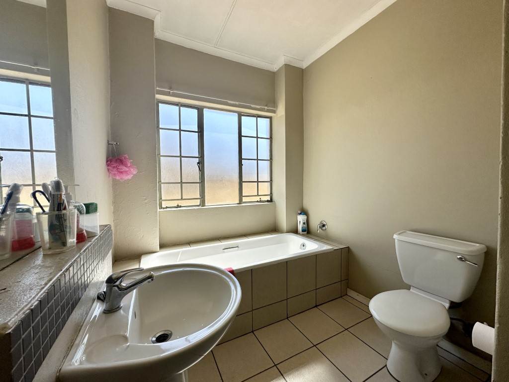 3 Bed Simplex in Douglasdale photo number 15