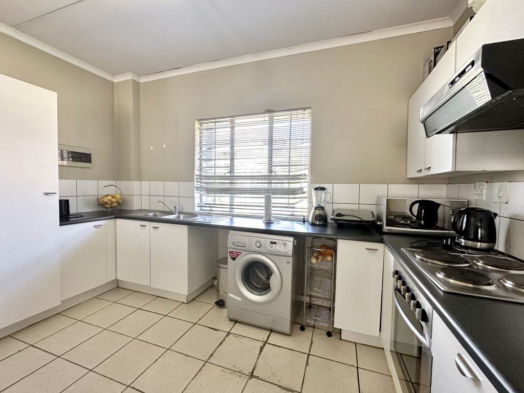 3 Bed Simplex in Douglasdale photo number 6