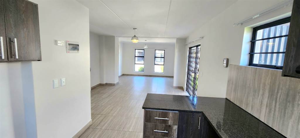3 Bed Townhouse in Parklands North photo number 5