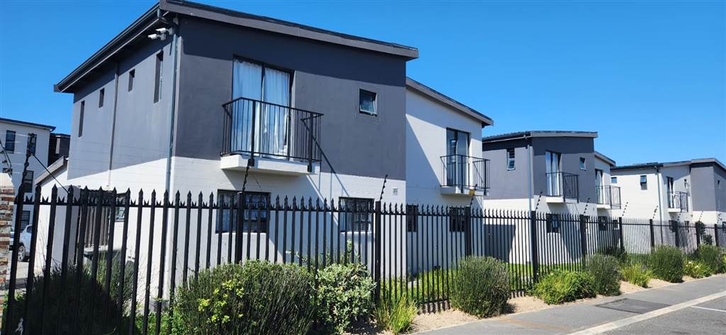 3 Bed Townhouse in Parklands North photo number 1