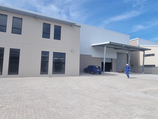 685  m² Industrial space