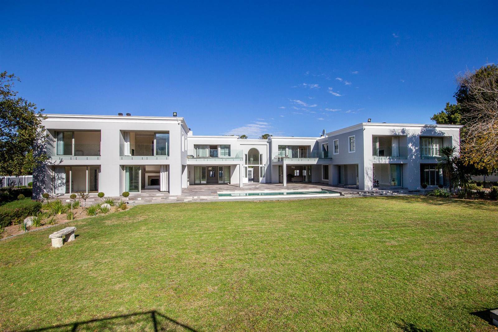 5 Bed House in Upper Constantia photo number 1