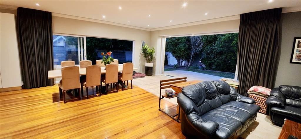 4 Bed House in Humewood photo number 10