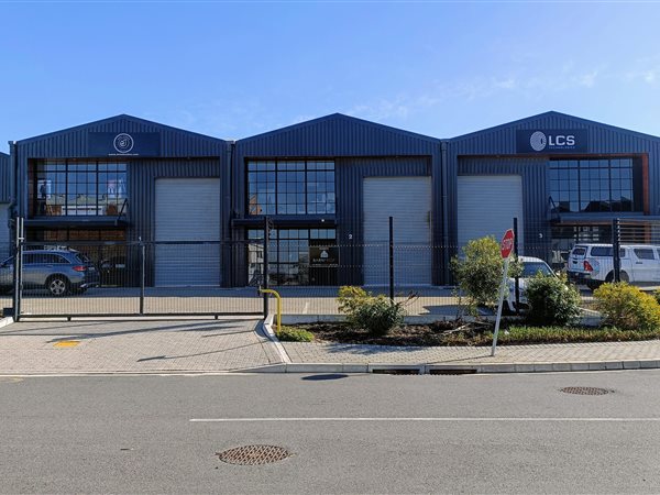 166  m² Industrial space