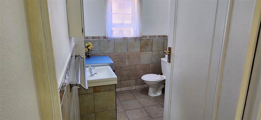 2 Bed Flat in Pringle Bay photo number 10