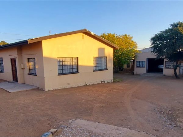 2.5 Bedroom House 2.5 Bedroom House