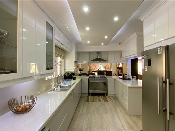 4 Bedroom Townhouse 4 Bedroom Townhouse