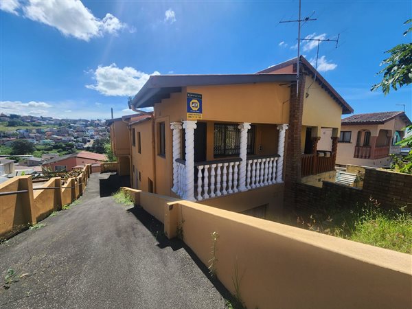 4 Bed House in Chatsworth Central