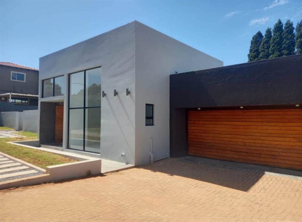 3 Bed House in Northcliff photo number 25